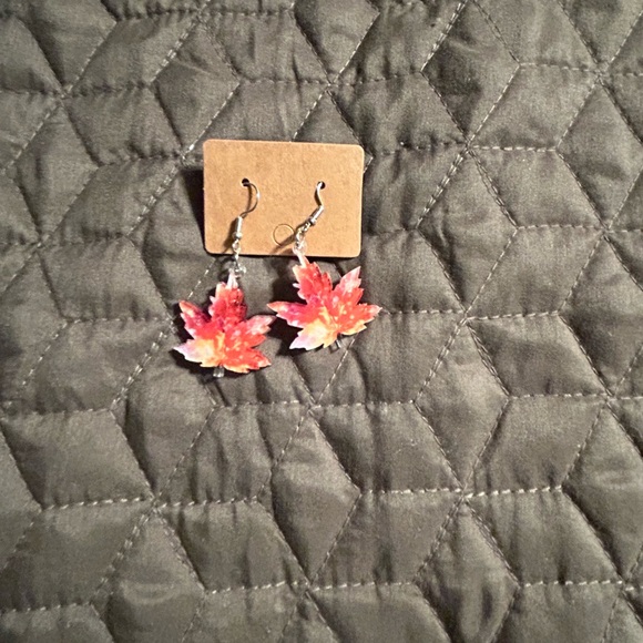 🍁 Fall Acrylic Maple Leaf Earrings - Picture 2 of 5